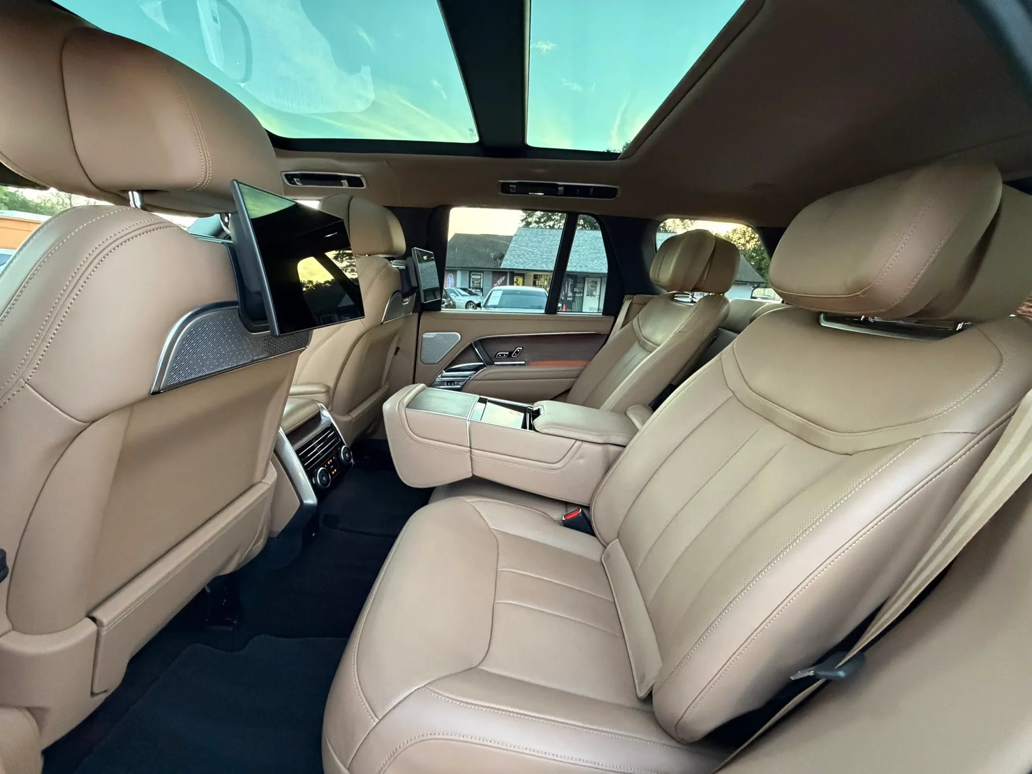 Used 2024 Land Rover Range Rover Autobiography AWD/4WD image 26