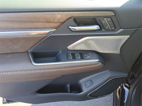 New 2026 GMC Acadia Denali Ultimate w/ LPO, Floor Liner Package image 14