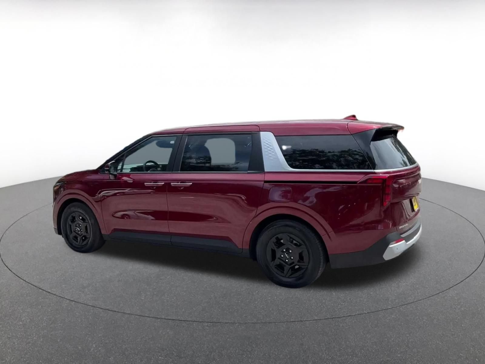 Used 2026 Kia Carnival FWD image 9