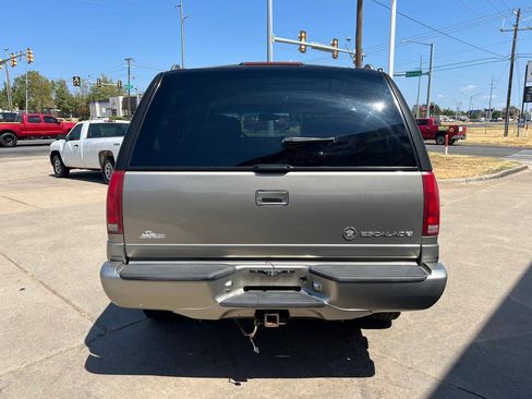 Used 2000 Cadillac Escalade 4WD image 6