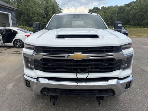 Used 2024 Chevrolet Silverado 2500 LT AWD/4WD image 14