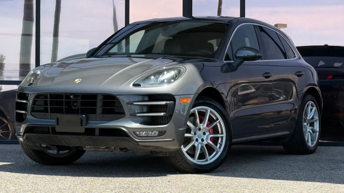 Used 2016 Porsche Macan Turbo AWD/4WD image 2