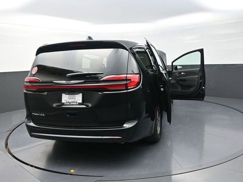 New 2026 Chrysler Pacifica Select image 31