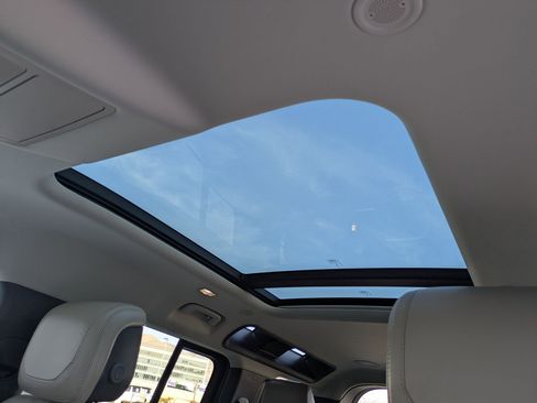 Used 2020 Land Rover Defender 110 HSE image 23