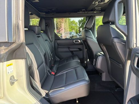 Used 2025 Ford Bronco Outer Banks AWD/4WD image 12