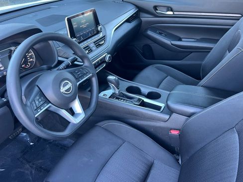 Used 2025 Nissan Altima 2.5 SV FWD image 7