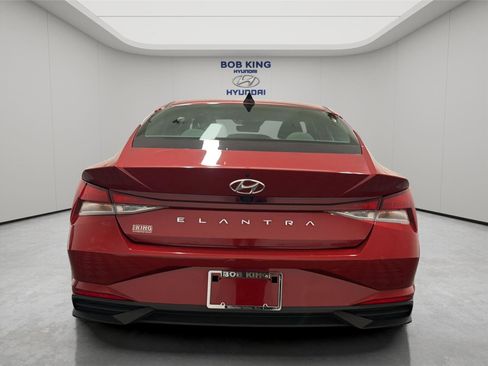 Certified 2023 Hyundai Elantra SEL w/ Convenience Package FWD image 4