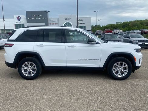 Used 2023 Jeep Grand Cherokee Limited AWD/4WD image 7