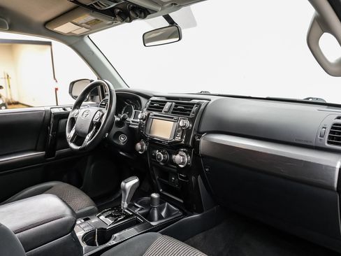 Used 2019 Toyota 4Runner TRD Off-Road image 9