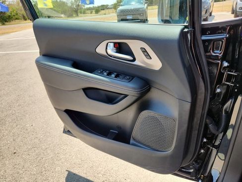 New 2026 Chrysler Pacifica Select FWD image 18