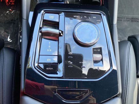 Used 2025 BMW i5 eDrive40i w/ Premium Package image 16