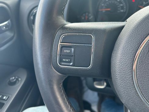 Used 2016 Jeep Patriot High Altitude AWD/4WD image 19