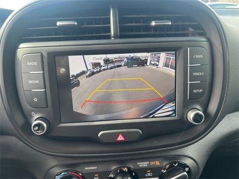 Used 2022 Kia Soul LX image 21