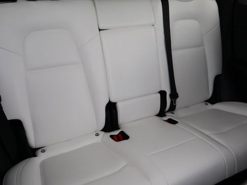 Used 2022 Tesla Model Y Performance image 19