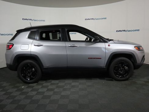 Used 2023 Jeep Compass Trailhawk AWD/4WD image 4