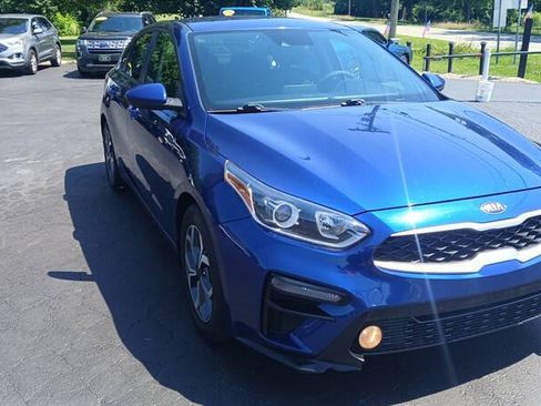 Used 2019 Kia Forte LXS FWD image 4