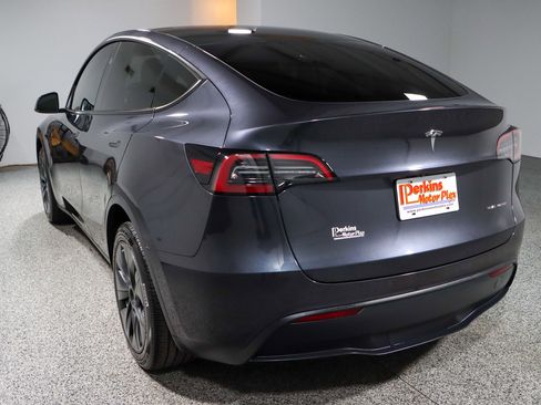 Used 2024 Tesla Model Y Long Range image 9