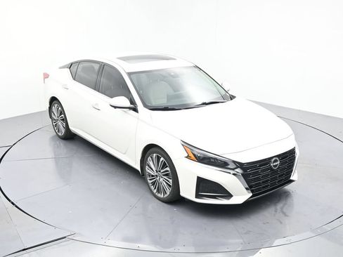 Used 2024 Nissan Altima 2.5 SL FWD image 17