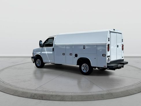 New 2025 GMC Savana 3500 w/ Power Convenience Package RWD image 6