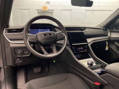 New 2025 Jeep Grand Cherokee Laredo X w/ Luxury Tech Group I image 9