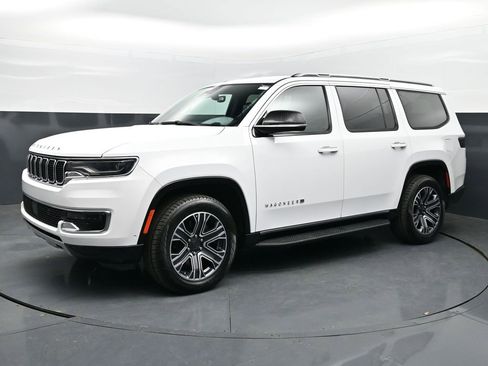 Used 2024 Jeep Wagoneer Series II w/ Flexible Seating Group RWD image 1