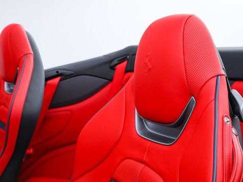 Certified 2023 Ferrari Portofino M image 34