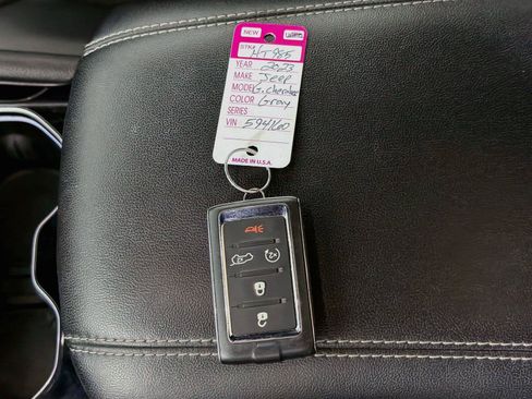 Used 2023 Jeep Grand Cherokee Altitude AWD/4WD image 4