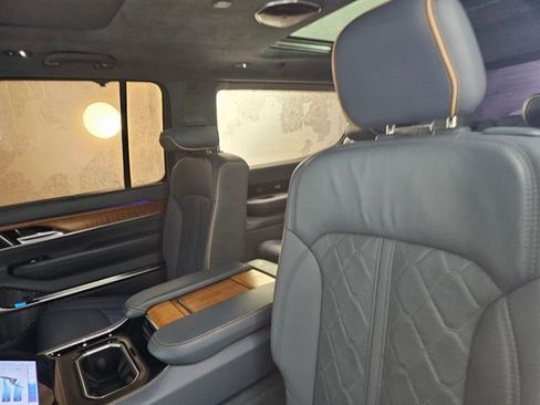 Used 2022 Jeep Grand Wagoneer Series III image 20