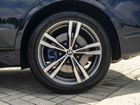 Used 2025 BMW X7 M60i AWD/4WD image 16