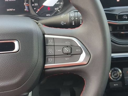 Used 2025 Jeep Compass Trailhawk AWD/4WD image 23