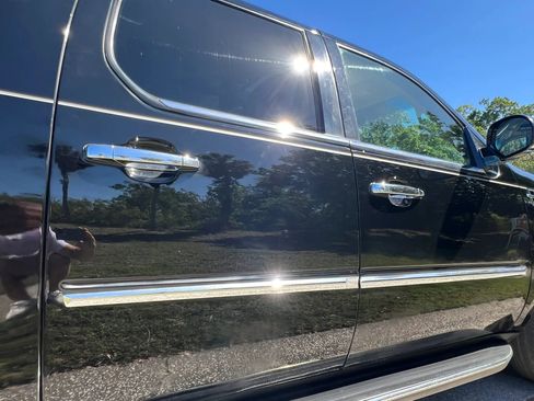 Used 2011 Cadillac Escalade ESV Premium image 12