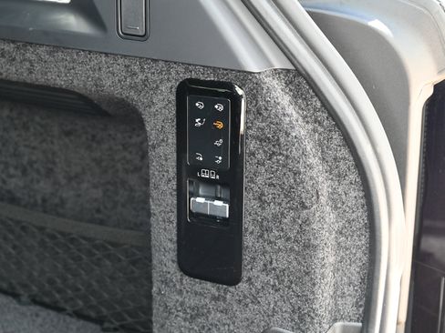 Used 2024 Land Rover Range Rover SV AWD/4WD image 50