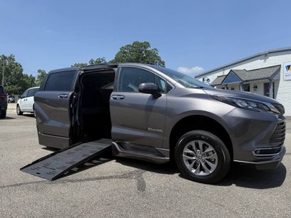 Used 2024 Toyota Sienna XLE w/ XLE Plus Package