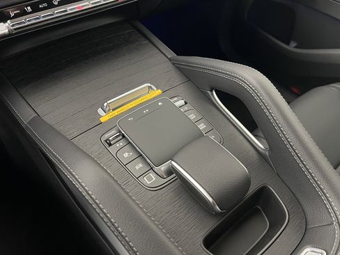 Used 2025 Mercedes-Benz GLE 450 4MATIC image 33