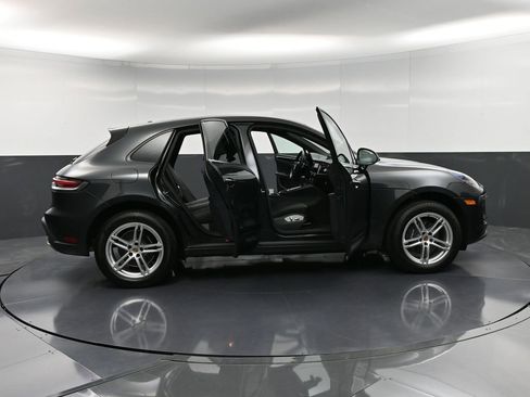 Certified 2025 Porsche Macan AWD/4WD image 36