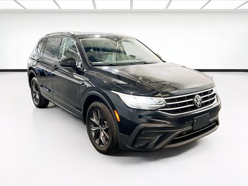 Used 2024 Volkswagen Tiguan SE FWD image 3