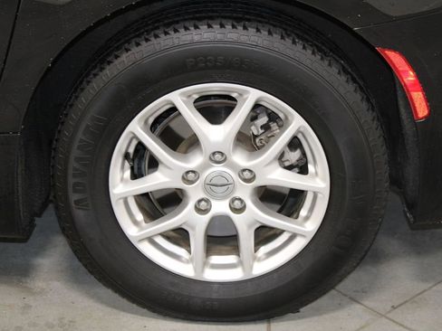 Used 2024 Chrysler Pacifica Touring-L image 17