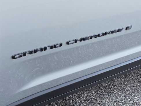 New 2025 Jeep Grand Cherokee L Altitude image 32