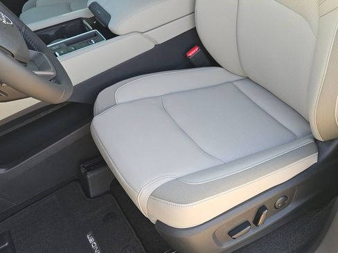 New 2026 Nissan Pathfinder SL w/ SL Premium Package FWD image 11