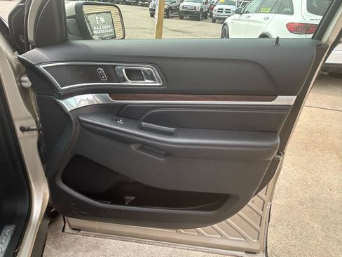 Used 2017 Ford Explorer Limited w/ Equipment Group 301A AWD/4WD image 12