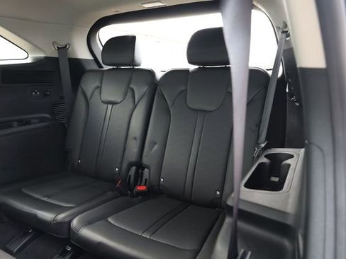 Used 2024 Kia Sorento S image 26