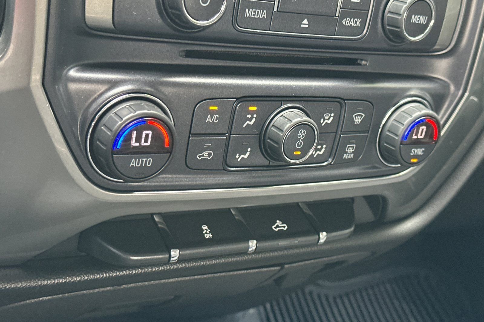 Used 2018 Chevrolet Silverado 1500 LT w/ All Star Edition AWD/4WD image 21