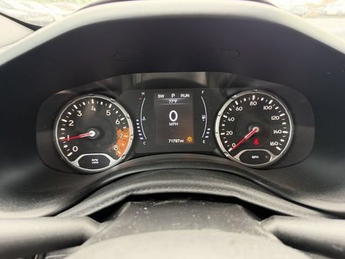 Used 2018 Jeep Renegade Altitude FWD image 18