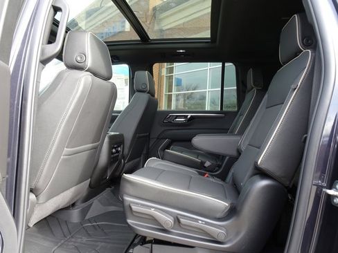 New 2026 Chevrolet Suburban Premier image 8