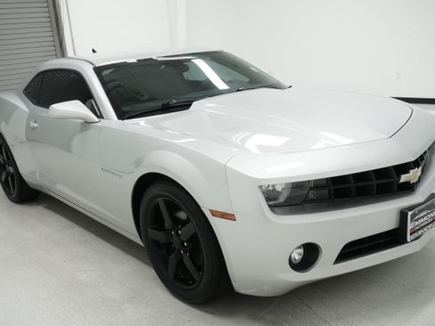 Used 2011 Chevrolet Camaro LT RWD image 3