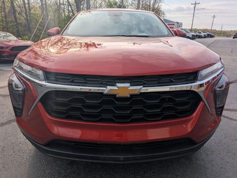 Used 2024 Chevrolet Trax LS w/ LS Convenience Package image 6