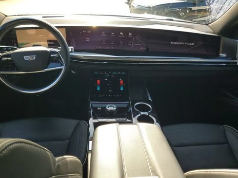 Used 2025 Cadillac Escalade Sport AWD/4WD image 15