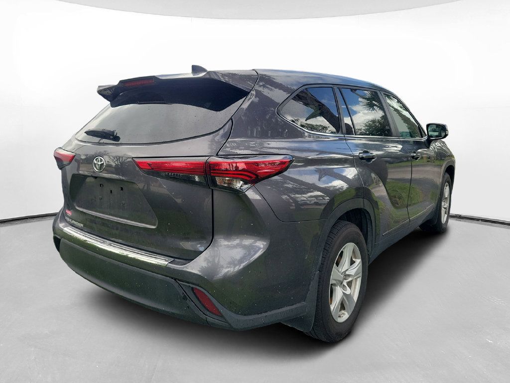 Used 2023 Toyota Highlander L FWD image 4