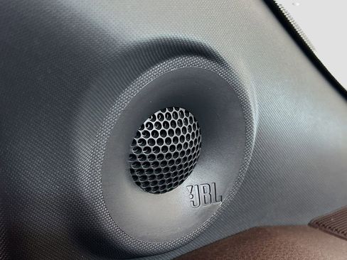 Used 2023 Toyota Sienna Platinum image 17