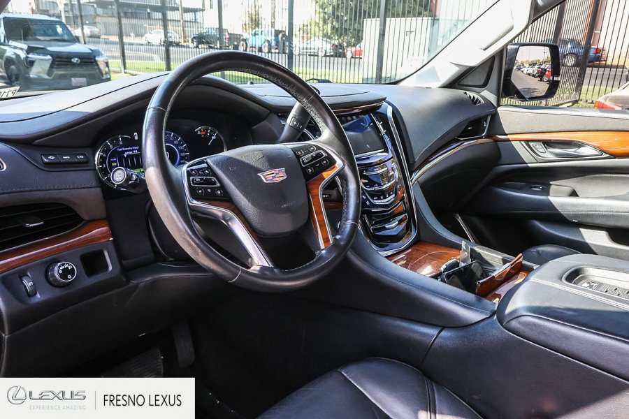 Used 2016 Cadillac Escalade Luxury RWD image 19